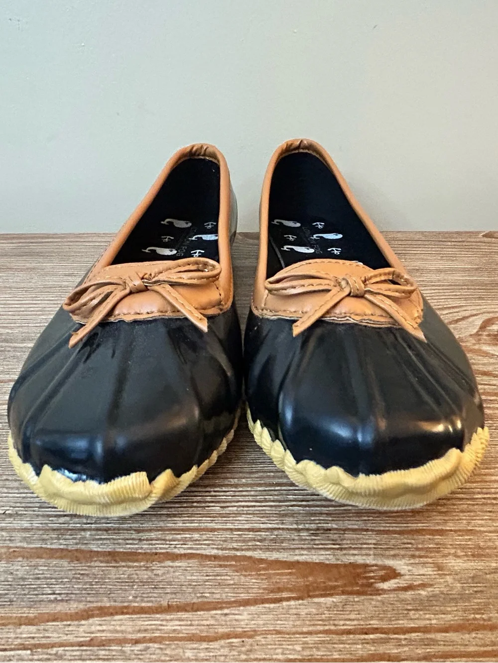 London Fog Webster Duck Shoe Navy and Tan Size 8 Waterproof